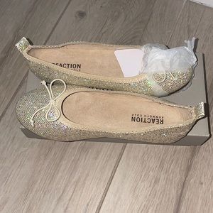 Kenneth Cole reaction flats